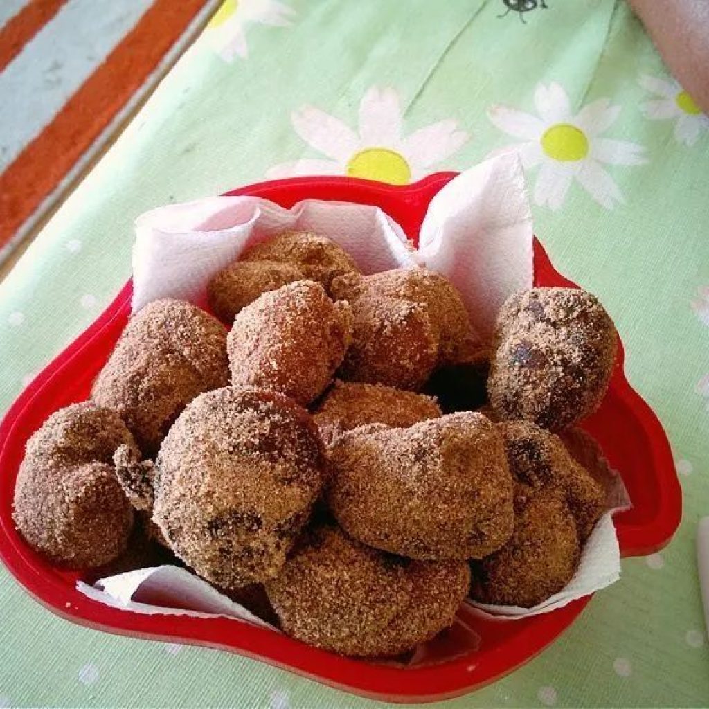 O segredo do bolinho de chuva está na quantidade certa de óleo; saiba como fazer