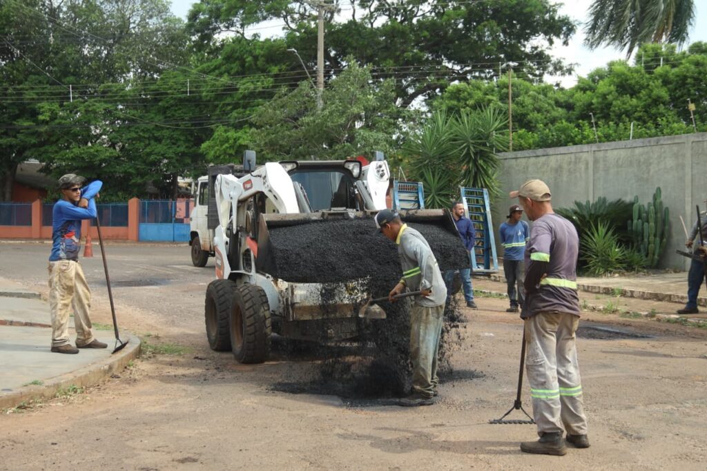 Prefeitura de Campo Grande amplia equipes de tapa-buracos nas sete regiões