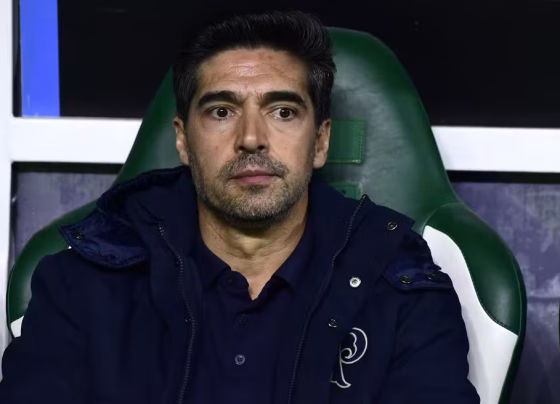 Abel Ferreira criticou a regra de transferências durante coletiva após vitória do Palmeiras na Libertadores - Foto: Marcos Ribolli