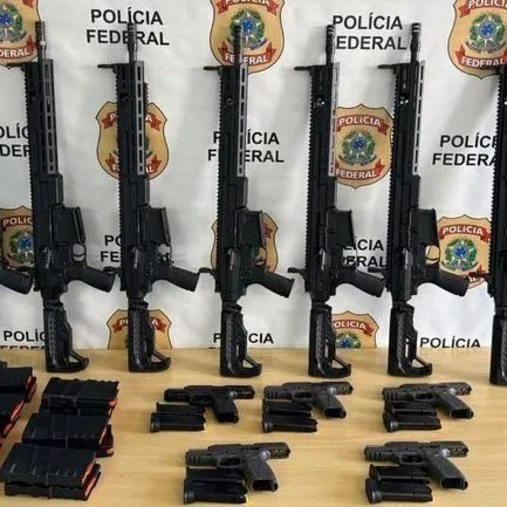 RJ: PF apreende fuzis durante operação contra fraudes no registro de armas