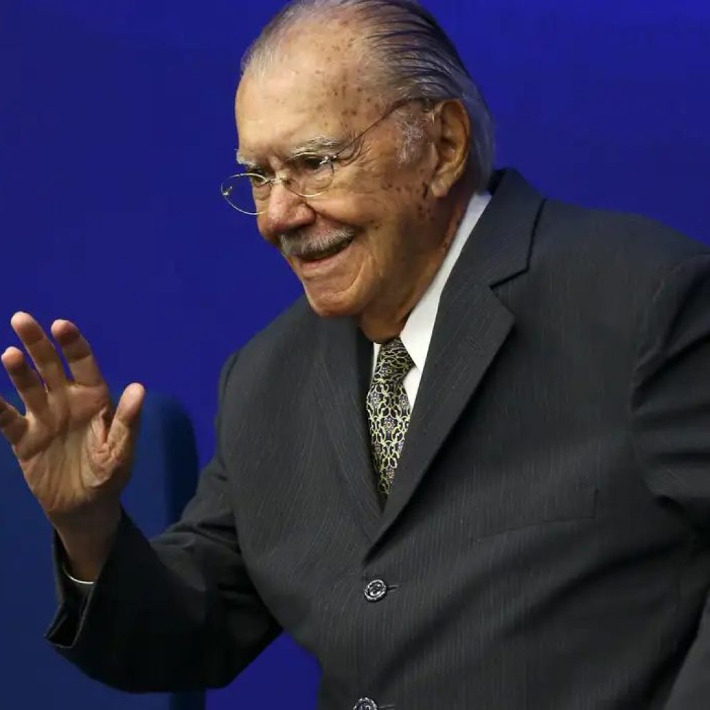 Sarney é internado no Sírio-Libanês para tratar pneumonia