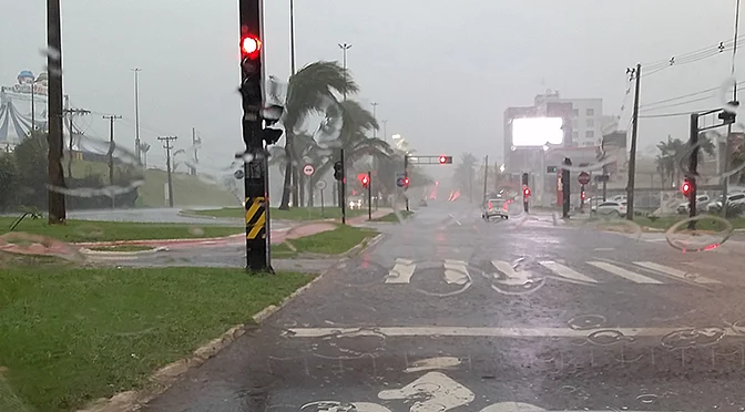 Campo Grande tem alerta de tempestade e chuva prevista até domingo