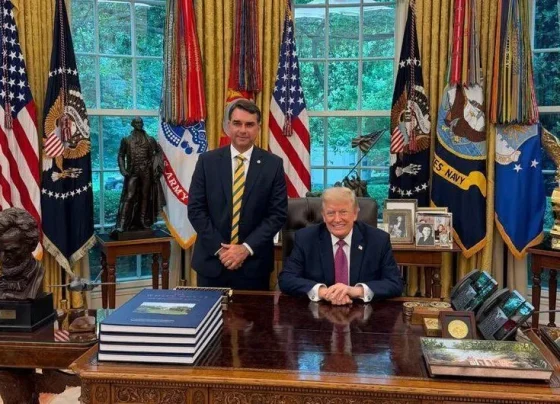 Flávio Bolsonaro recebeu autorização para entrar nos Estados Unidos, segundo assessor de Donald Trump - Foto: Reprodução
