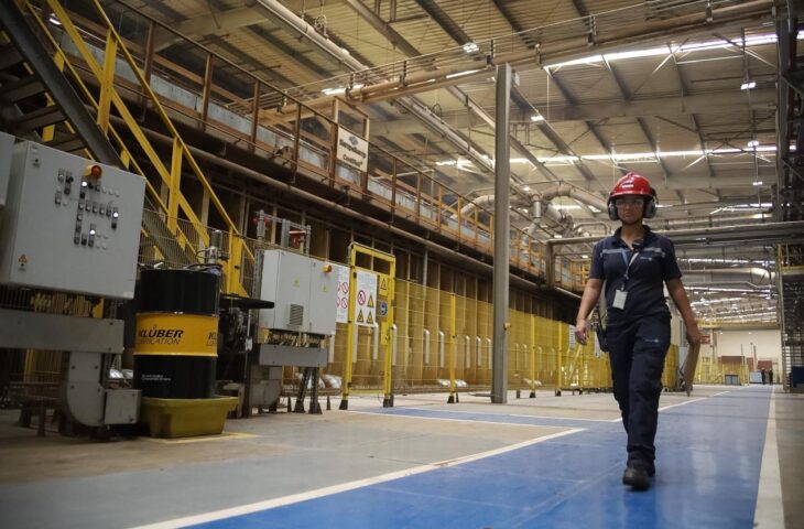 MS chega aos 49 anos com avanço em empregos, educação e investimentos