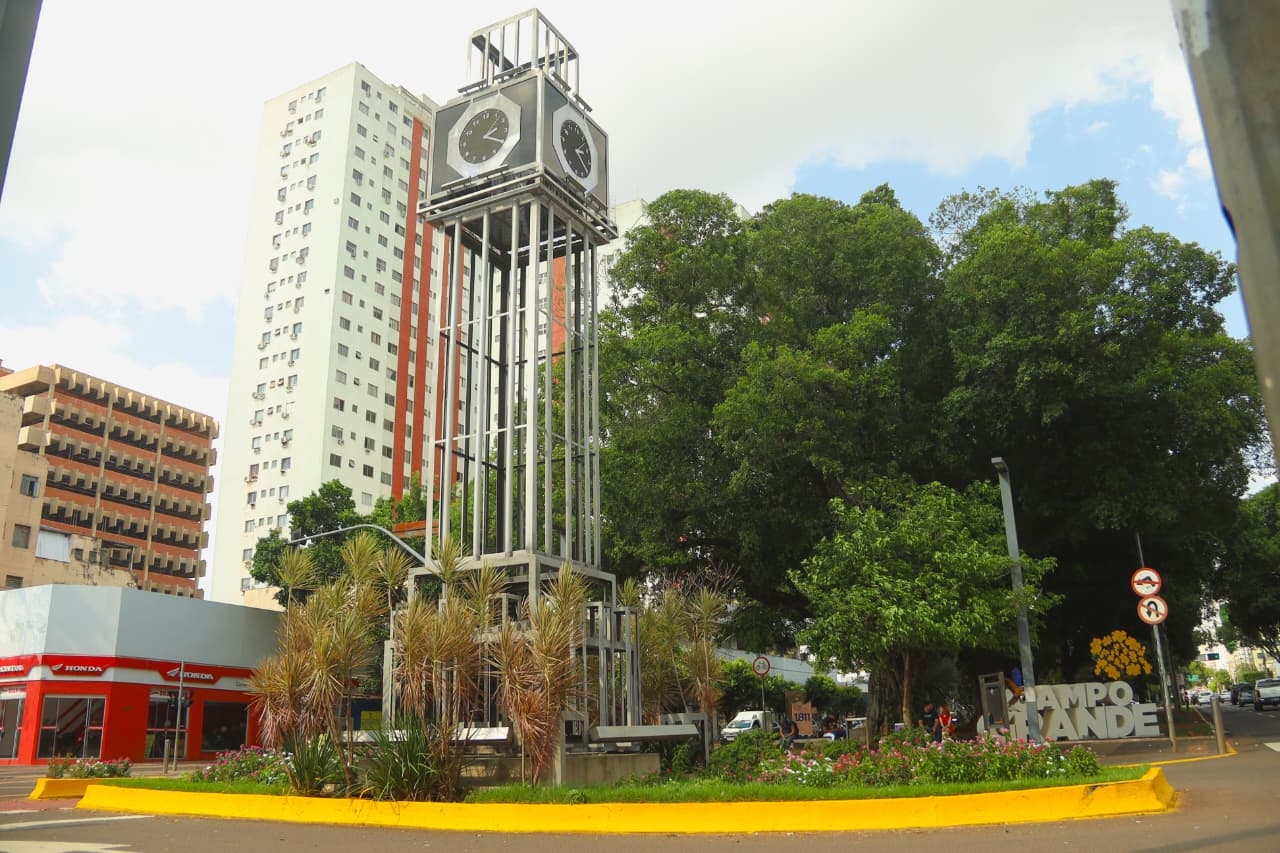 Vandalismo em canteiros da rua 14 de Julho revolta servidores