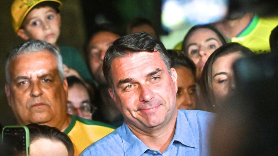 Flávio Bolsonaro forte e novo Congresso animam pauta econômica