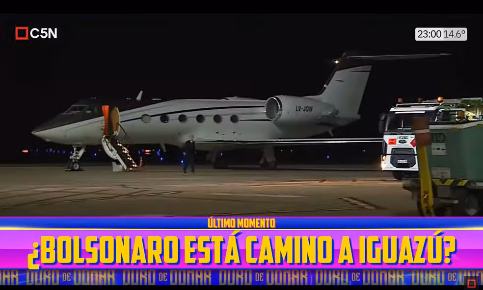 Flávio Bolsonaro cruza Argentina e segue de jatinho do Equador para os EUA