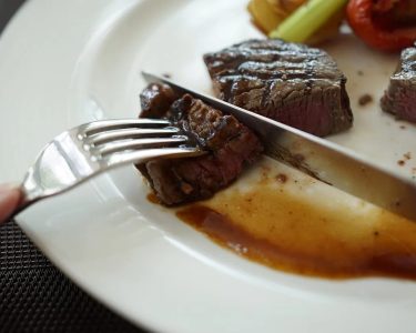 Beterraba na dieta de bovinos mais que dobra ômega-3 na carne, diz estudo