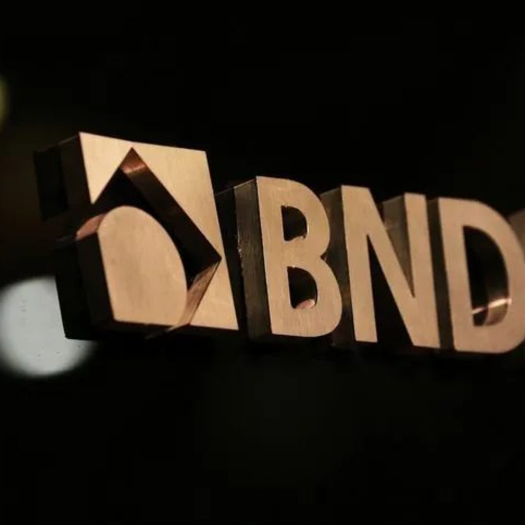 BNDES pode virar sócio de refinaria de terras raras em MG