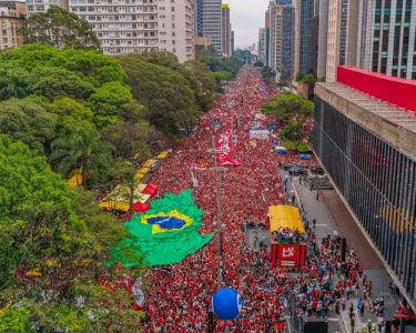 Campanha de Lula aciona TSE após post falso sobre comício na Paulista