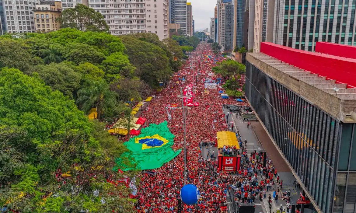 Lula aciona TSE contra fake news sobre ato na Paulista