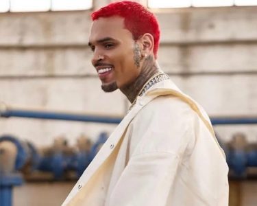 Chris Brown é condenado por agressão em boate e pode ser preso; entenda