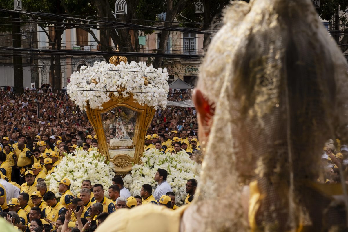 Círio de Nazaré emociona Belém e reúne multidão de fiéis