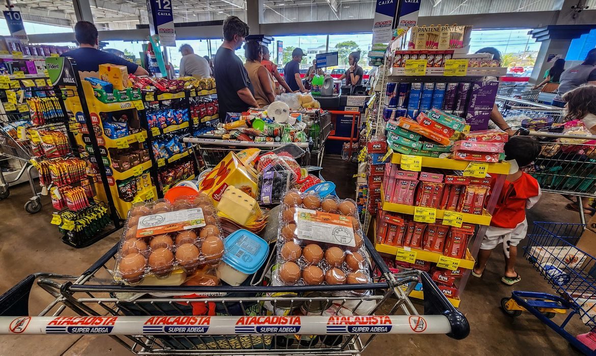 Consumo em supermercados brasileiros sobe 2,70% nos primeiros nove meses do ano