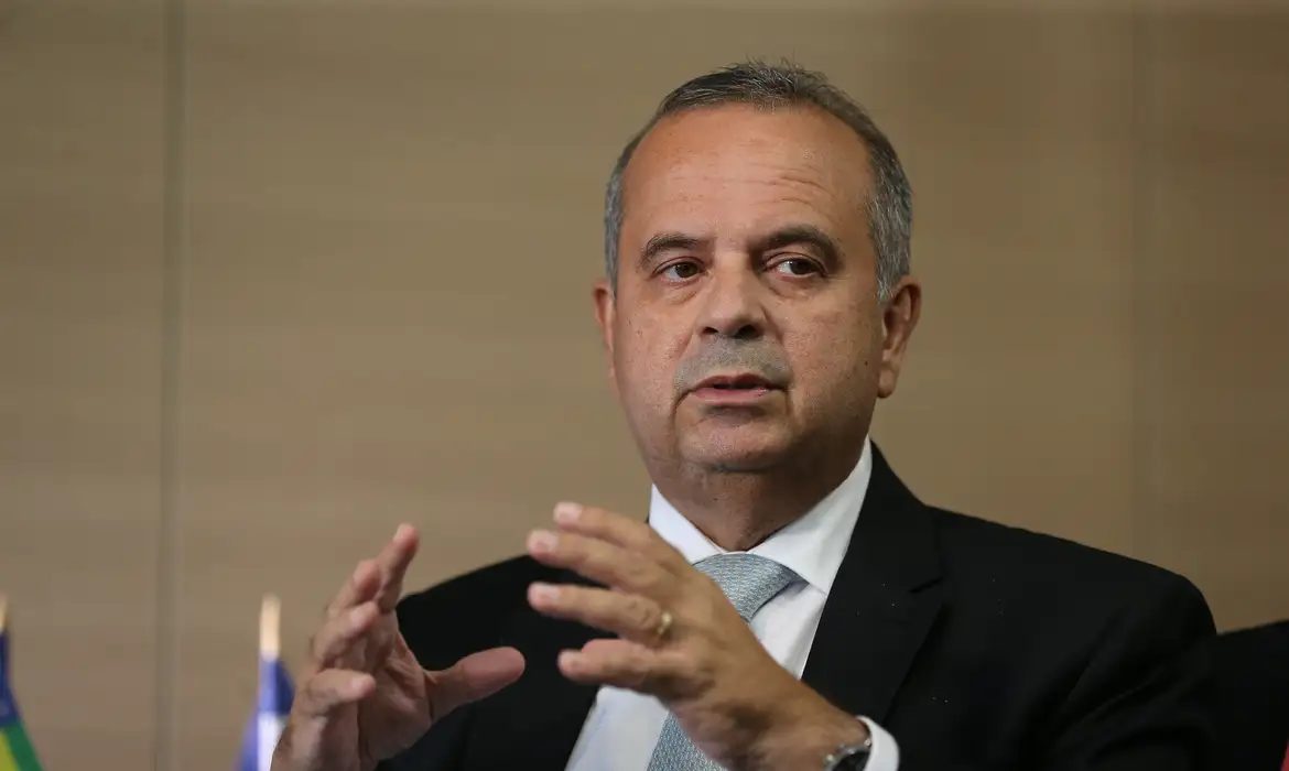 Coordenador revela surpresa com ida de Flávio Bolsonaro para os Estados Unidos