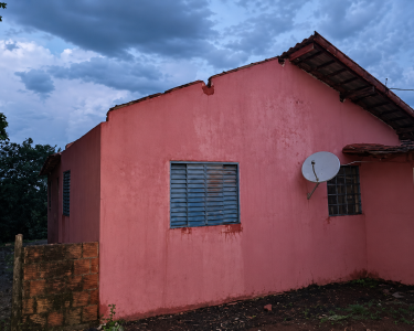 Temporal provocou estragos e deixou casas destelhadas durante a madrugada em Ivinhema - Foto: Defesa Civil