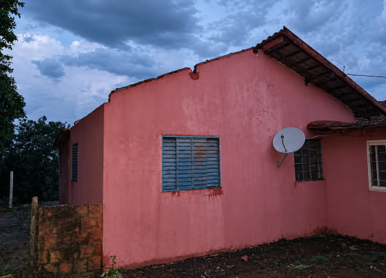 Temporal provocou estragos e deixou casas destelhadas durante a madrugada em Ivinhema - Foto: Defesa Civil