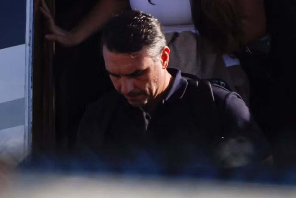Flávio Bolsonaro chega aos EUA após deixar Brasil pela Argentina