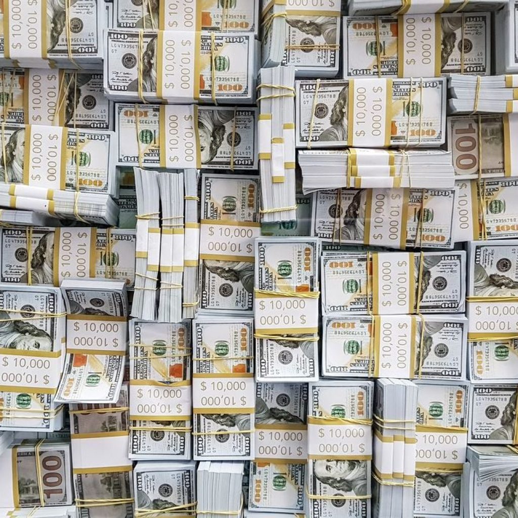 Dólar fecha acima de R$ 5,22 em dia de mal-estar global
