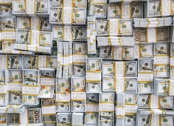 Dólar fecha acima de R$ 5,22 em dia de mal-estar global