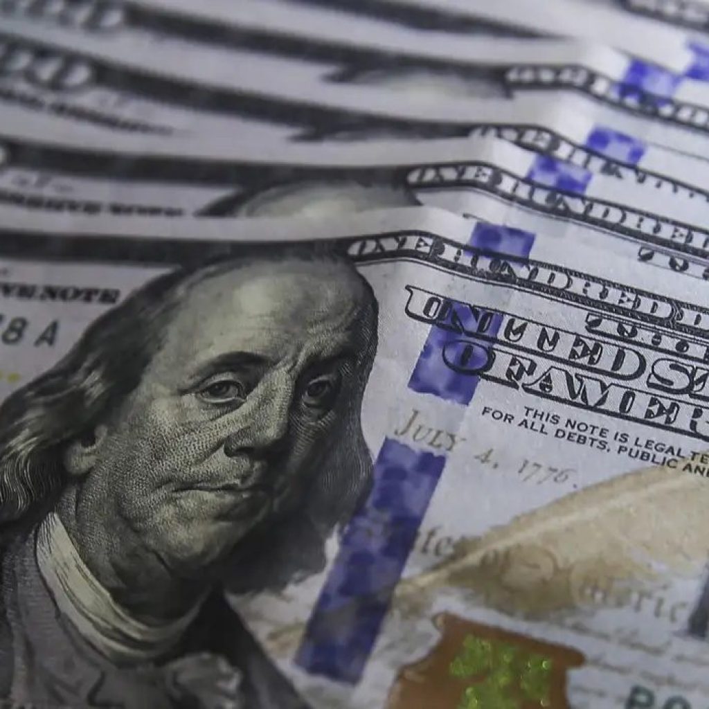 Dólar sobe 0,76% e fecha a R$ 5,39 em dia de cautela