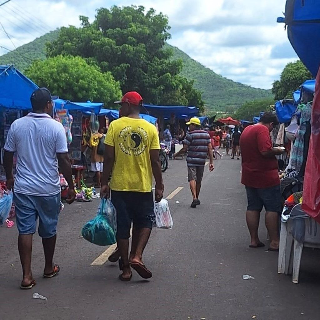 Feiras livres funcionam normalmente no sábado e serão suspensas no domingo
