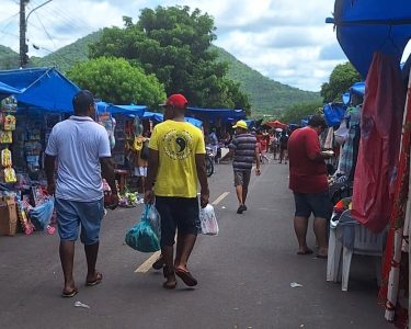 Feiras livres funcionam normalmente no sábado e serão suspensas no domingo