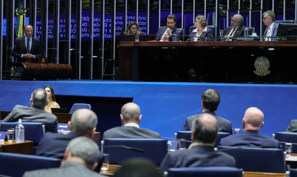 Fim da escala 6×1 chega ao Senado para votação decisiva