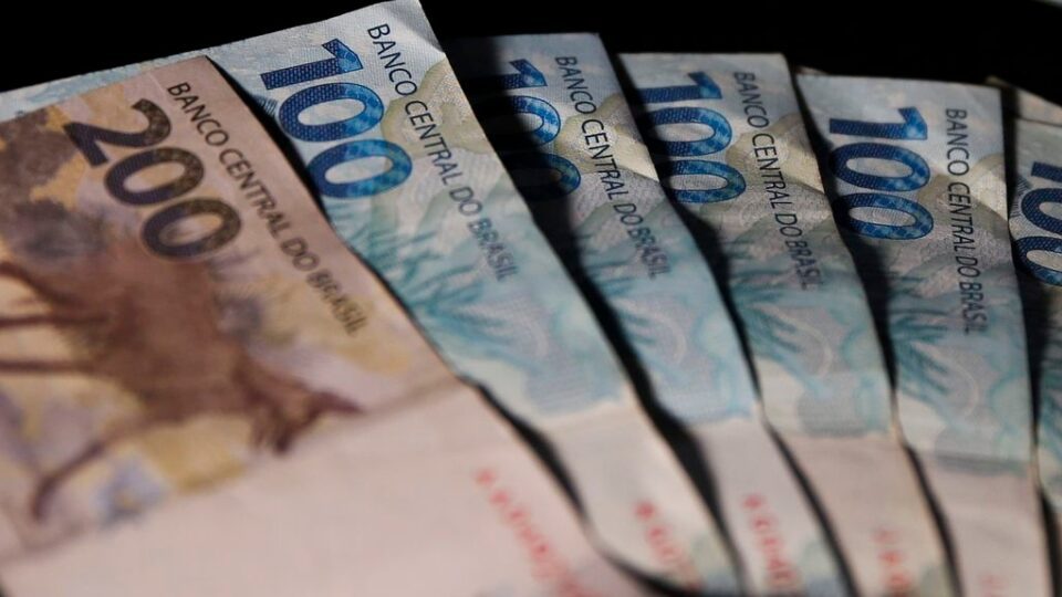Governo confirma meta fiscal e superávit de R$ 73,2 bi mesmo após pacote de Lula