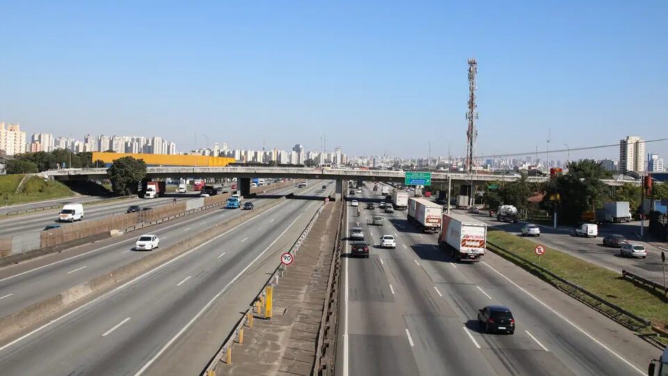 Governo anuncia plano para expandir internet móvel em rodovias federais