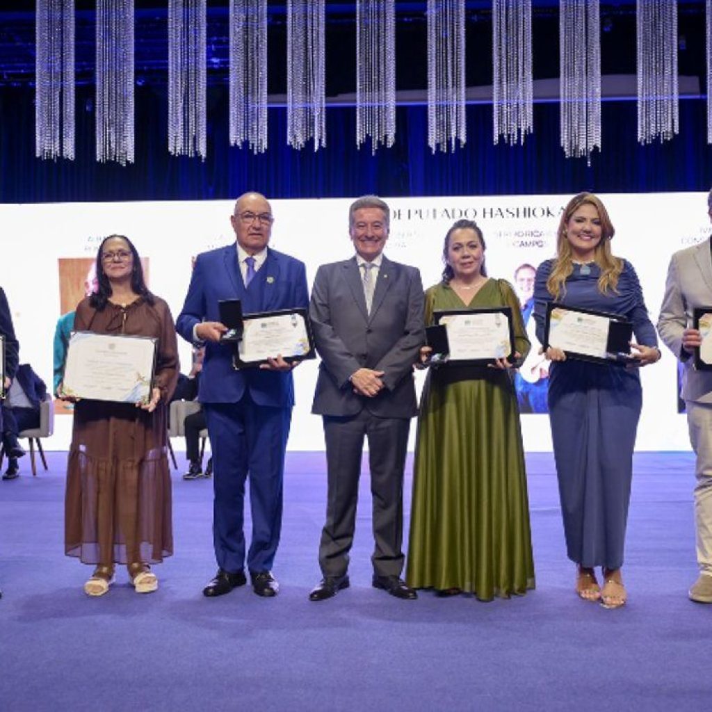 Hashioka homenageia seis personalidades com Títulos e Comendas do Mérito Legislativo