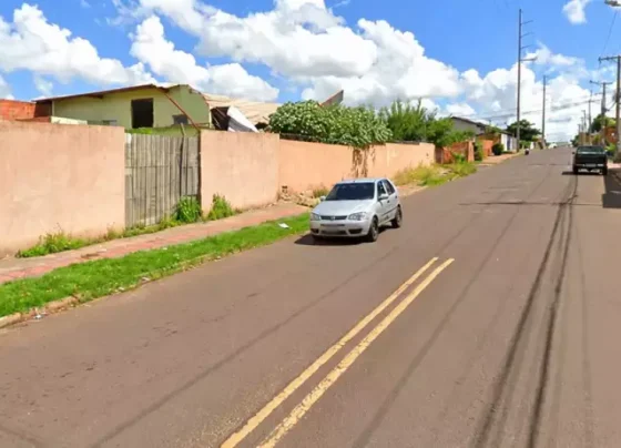 Passageira morreu após passar mal dentro de ônibus na Rua Mirabela, em Campo Grande - Foto: Google Street View