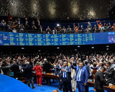 Senado aprovou em dois turnos a proposta que prevê o fim da escala de trabalho 6x1 - Foto: Divulgação