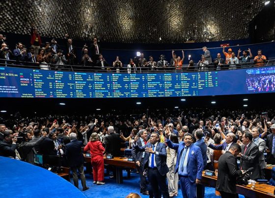 Senado aprovou em dois turnos a proposta que prevê o fim da escala de trabalho 6x1 - Foto: Divulgação