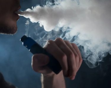 Impacto nos pulmões pode ser maior com vape do que com cigarro convencional