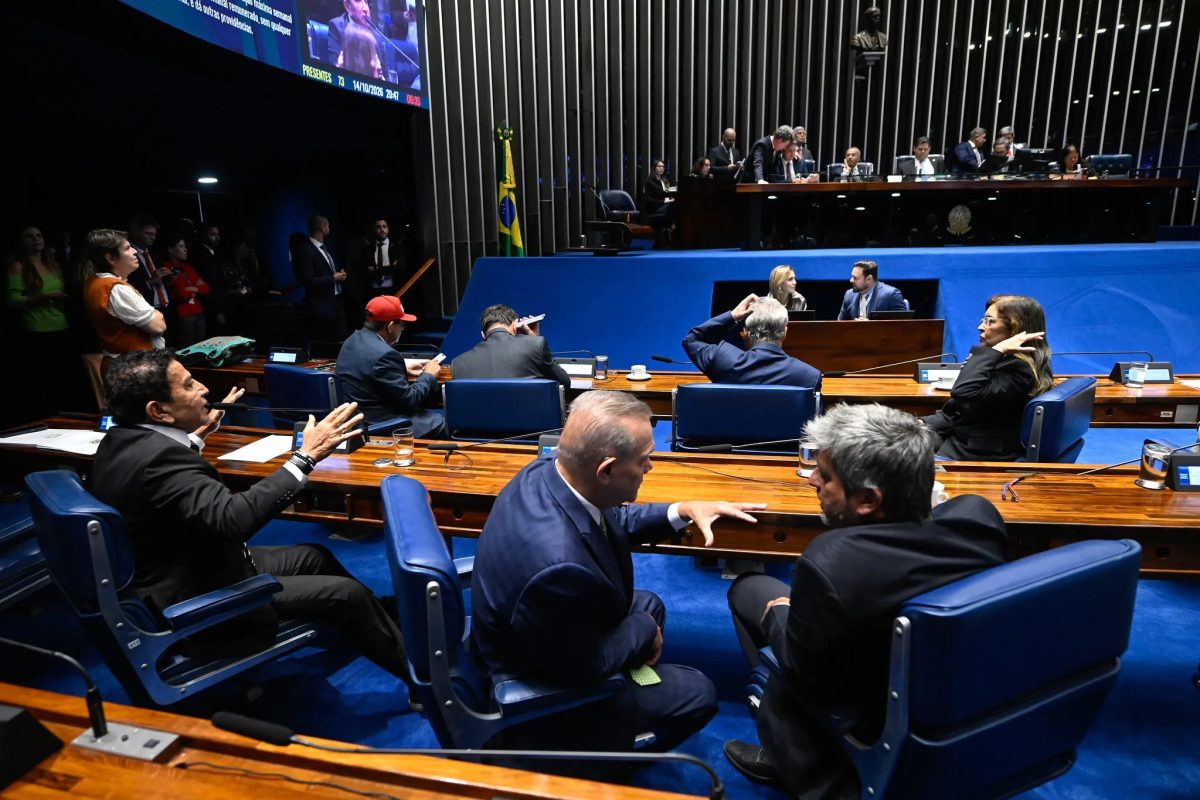 Fim da escala 6×1 é aprovado no senado com jornada de 40 horas
