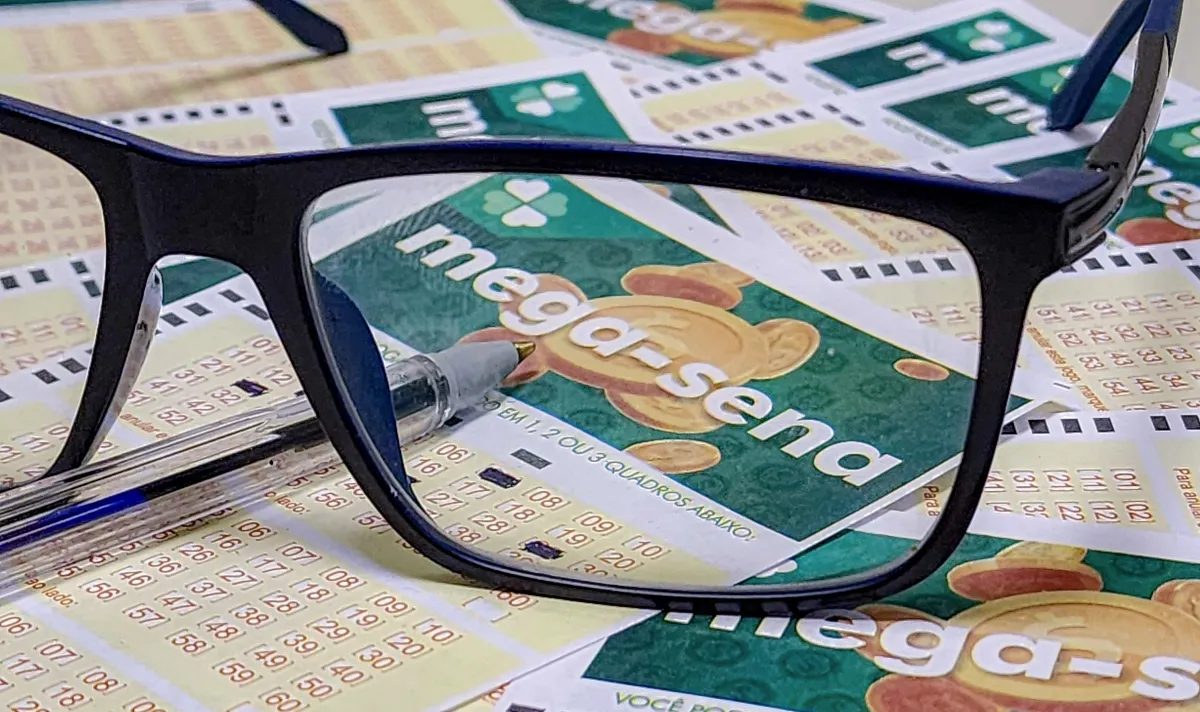 Mega-sena acumula e prêmio dispara para R$ 300 milhões no próximo sorteio