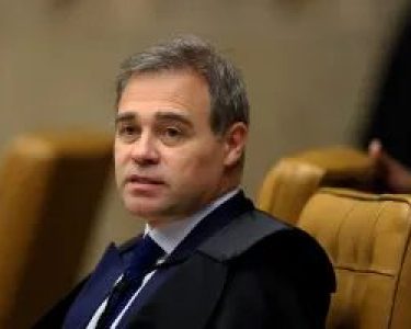 Mendonça diz que Lula e Flávio podem abrir sigilos sem autorização do TSE
