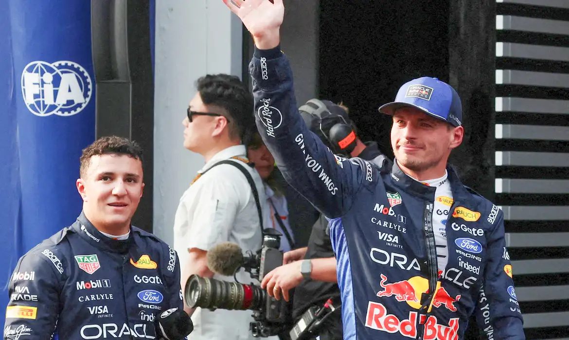 Max Verstappen conquista sua primeira pole position da temporada na Malásia