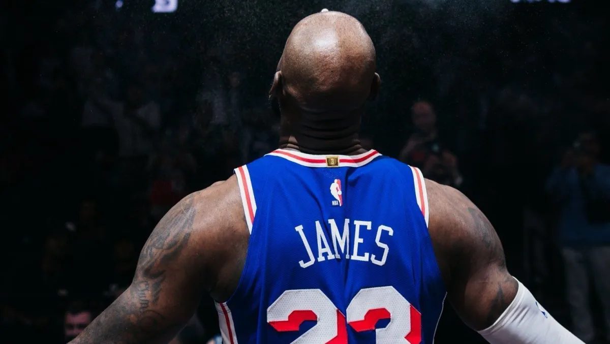 LeBron James estreia no Philadelphia 76ers e busca novos recordes aos 41 anos