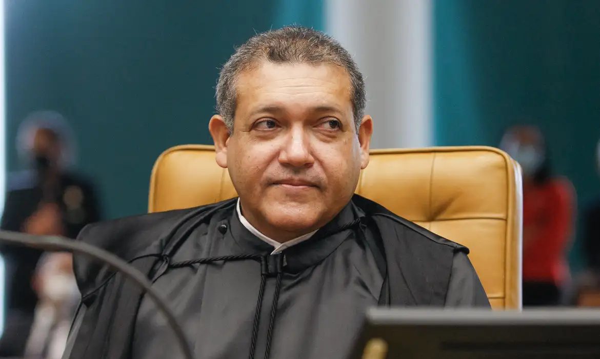 Nunes Marques suspende novos posts no canal Exército do Lula