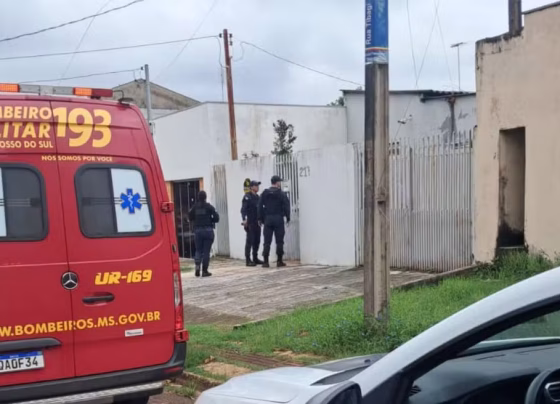 Homem foi preso suspeito de arremessar machado contra a cabeça da esposa em Campo Grande - Foto: PMMS/Divulgação