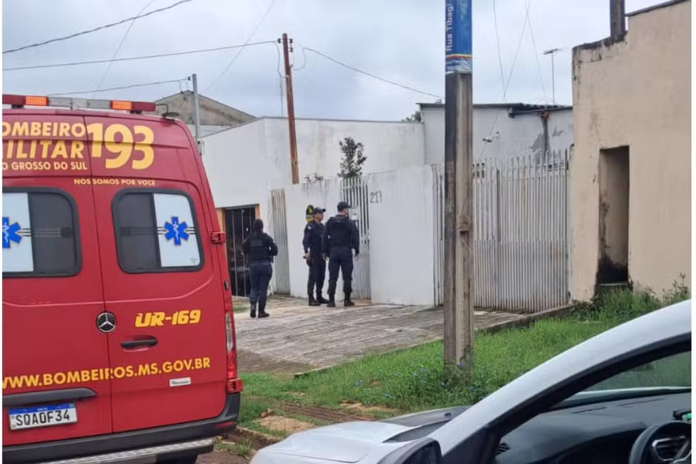Mulher fica ferida após marido arremessar machado contra sua cabeça em MS