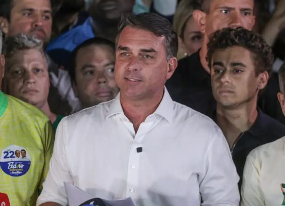 Polícia Federal cancela passaportes de Flávio Bolsonaro