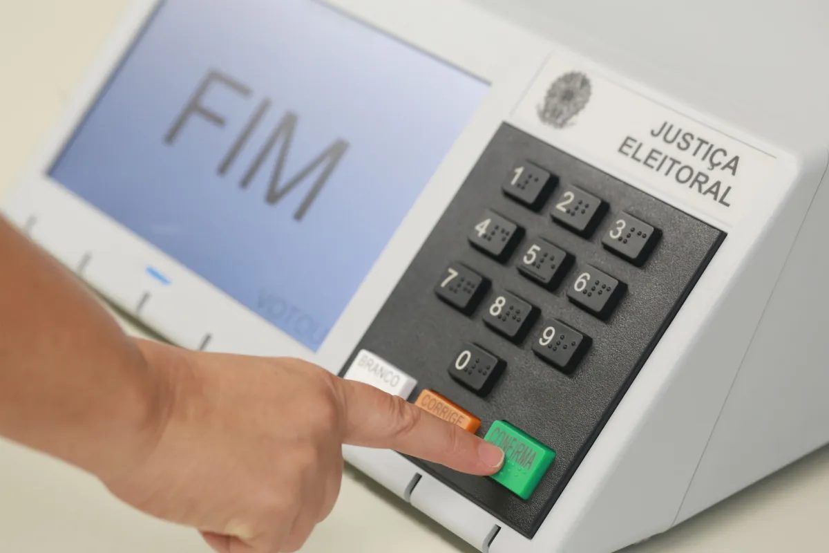Voto em trânsito no 2º turno: quem pode votar e regras para domingo