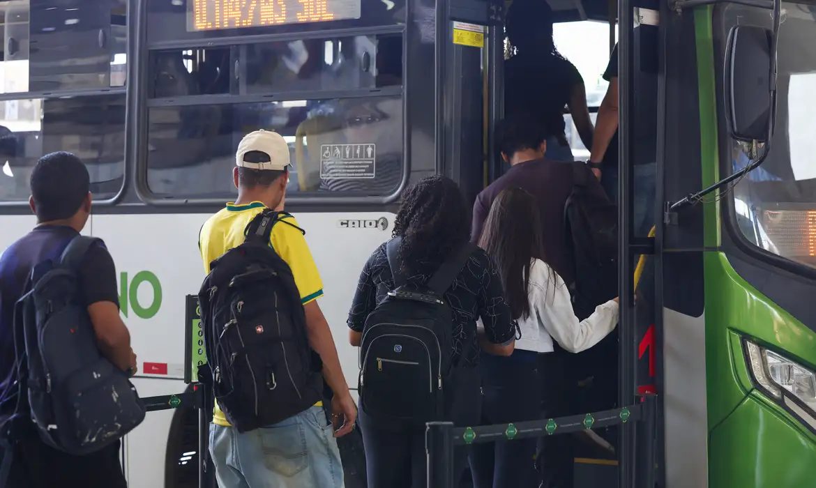 Transporte público gratuito no segundo turno: veja as regras nas capitais