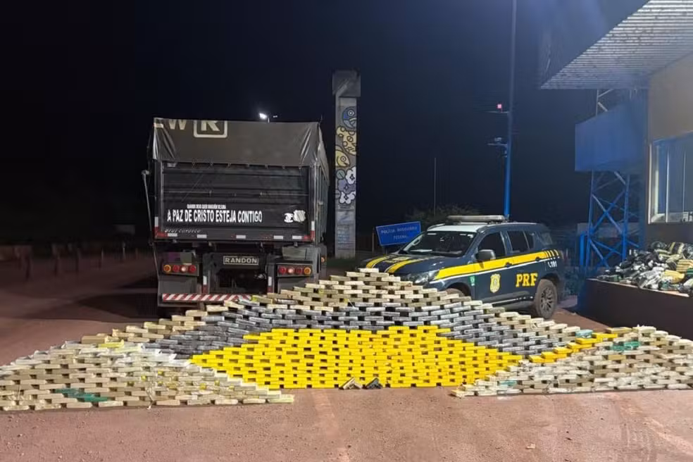 PRF apreende 726 kg de cocaína em caminhão na BR-262, em Corumbá