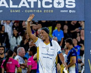 Ronaldinho Gaúcho anuncia volta aos gramados pelo italiano Ravenna