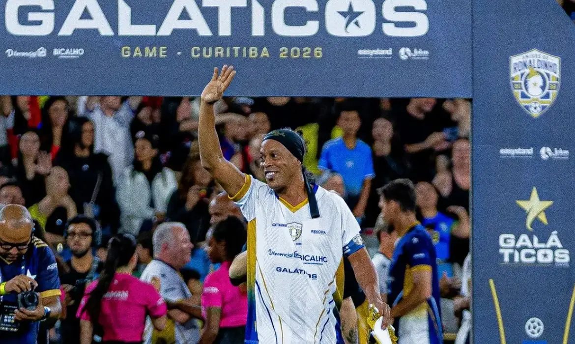 Ronaldinho Gaúcho volta aos gramados e jogará na terceira divisão da Itália
