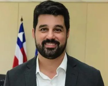 Secretário de Salvador que teve a prisão decretada pelo TRE se manifesta